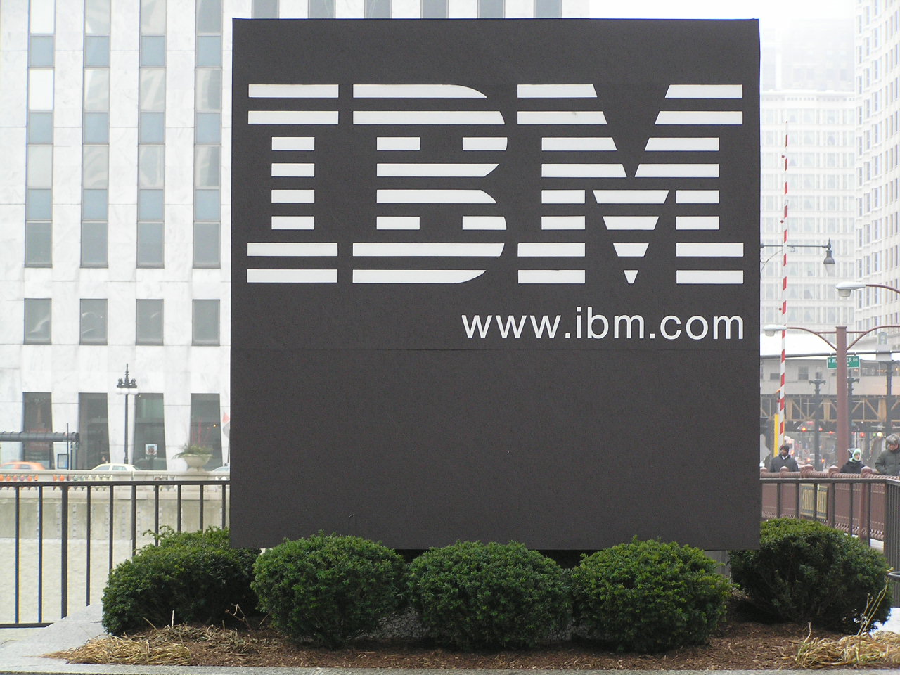 IBM: Better To Stay Away - Seeking Alpha